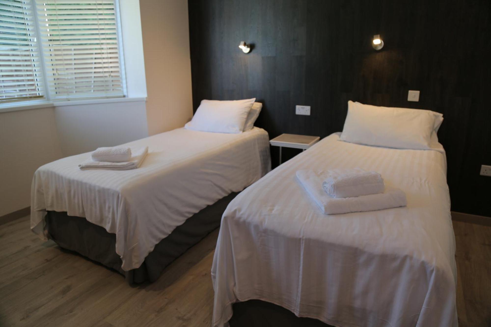 Debden Guest House Хитроу Номер фото