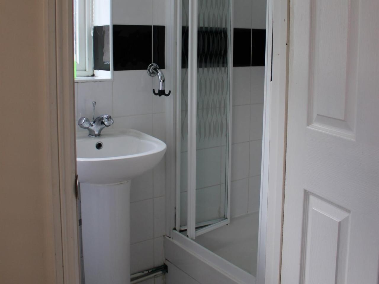 Debden Guest House Хитроу Номер фото
