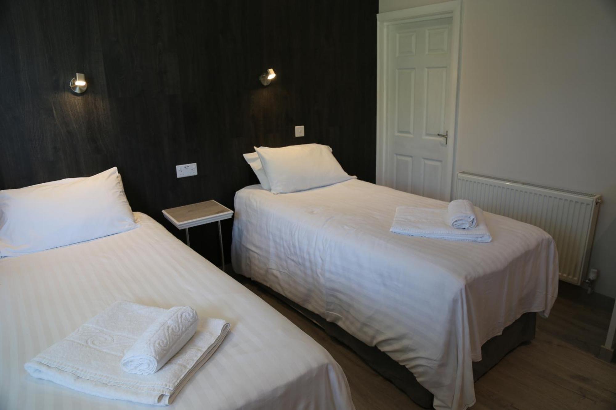 Debden Guest House Хитроу Номер фото