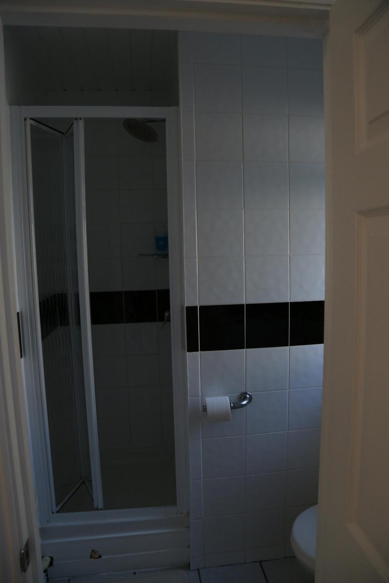 Debden Guest House Хитроу Номер фото