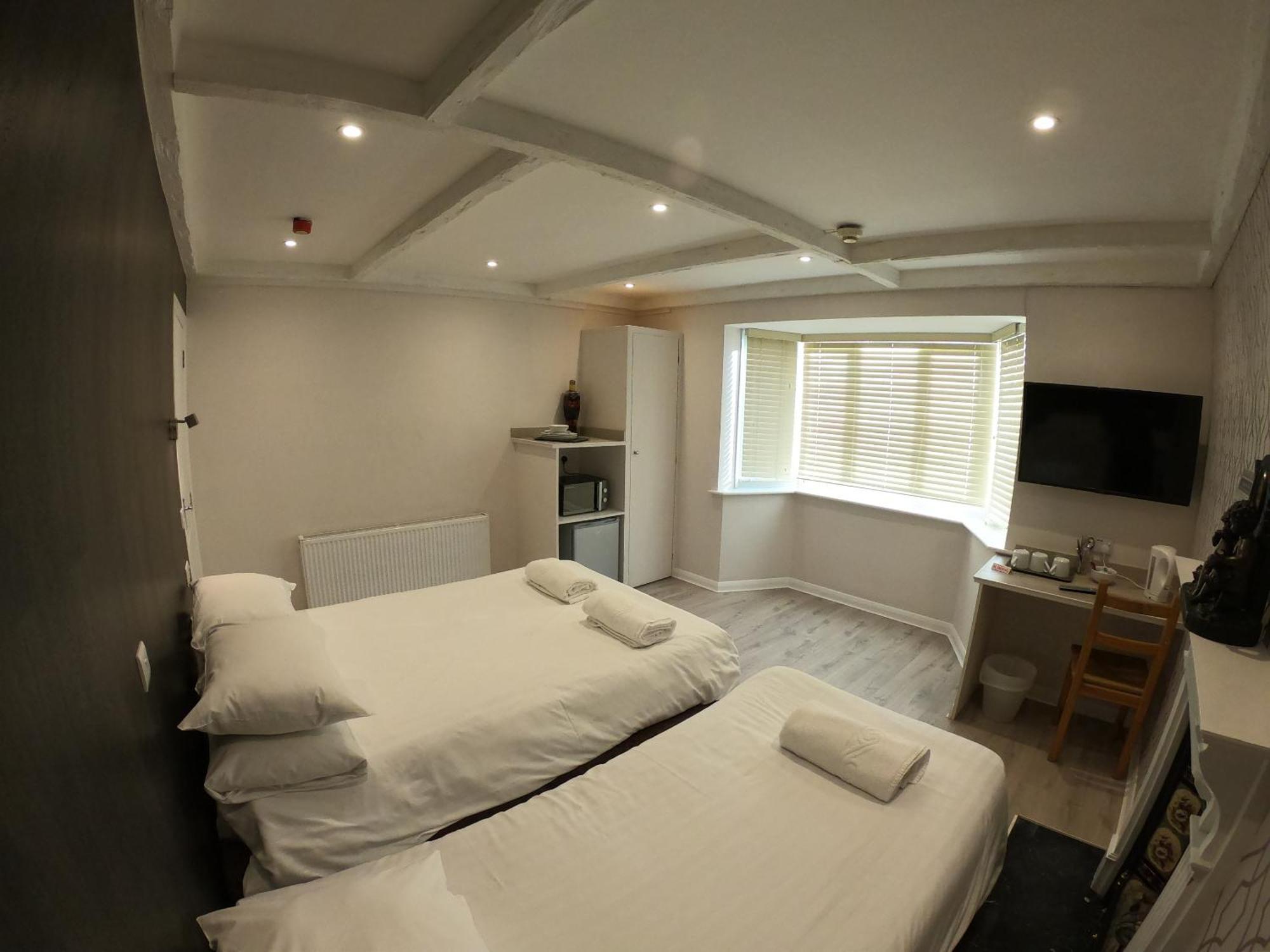 Debden Guest House Хитроу Номер фото