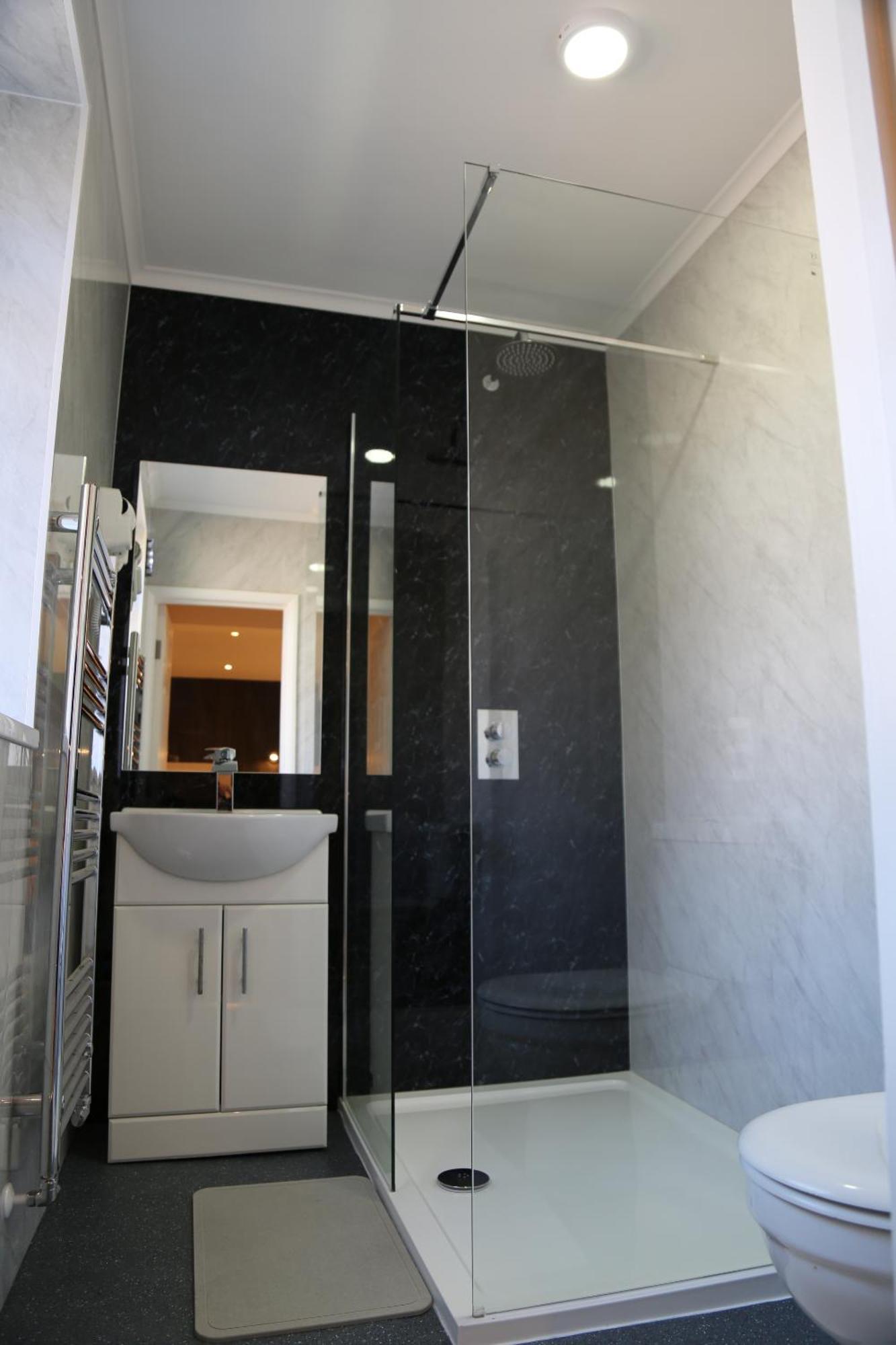 Debden Guest House Хитроу Экстерьер фото