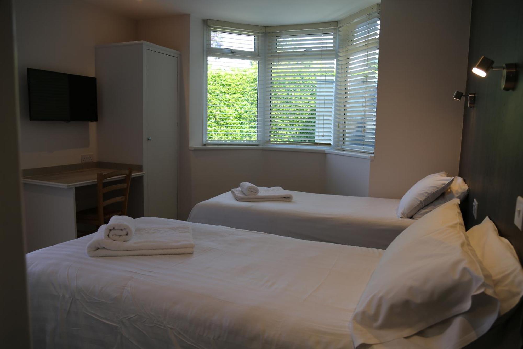 Debden Guest House Хитроу Номер фото
