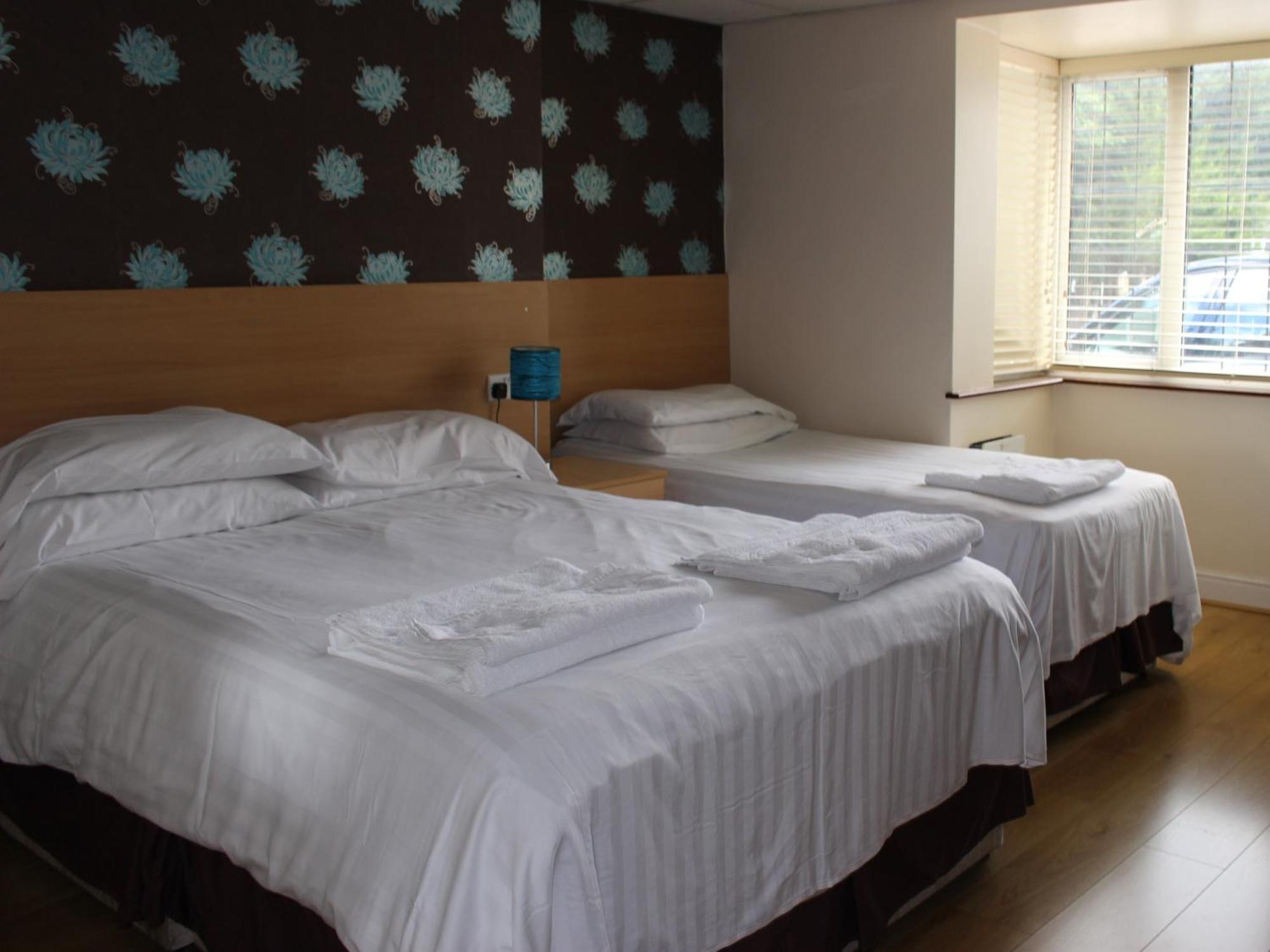 Debden Guest House Хитроу Экстерьер фото